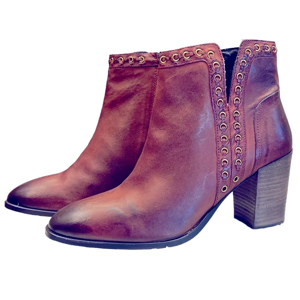 Journee Signature Jorri Bootie ankle bootie genuine leather stacked block heel